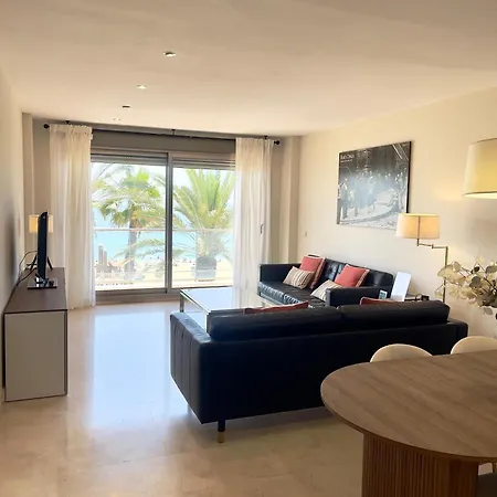 Pacific Beachfront Apartment
