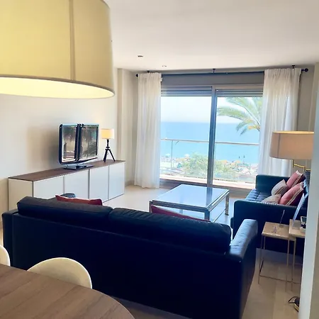 Pacific Beachfront Apartment